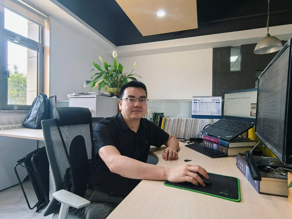 身邊榜樣 | 曹文廣：眼觀巖土千層，心守標準一線